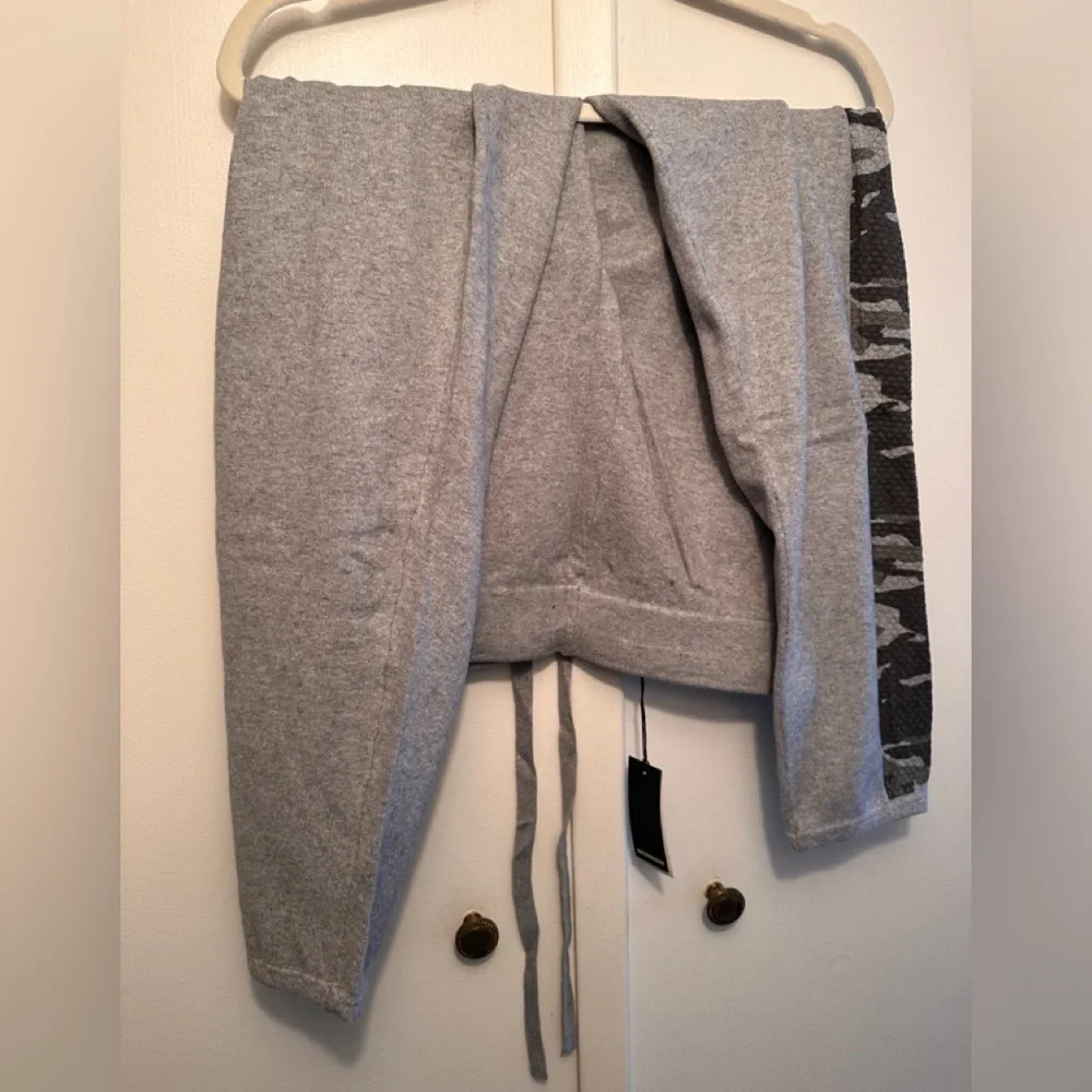 🩶 Monrow Vintage Sweatpants Camo Side Stripe Small NWT Jogger Lounge Pants - Picture 4 of 4